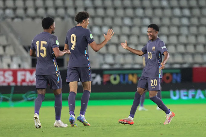 Wheatley (No. 9) inspired the spectacular upstream of U19 before U19 Germany