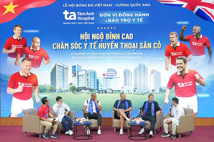 Manchester Reds exchanged, listening to the introduction of modern sports and sports system at Tam Anh General Hospital of Ho Chi Minh City. Photo: Tam Anh General Hospital