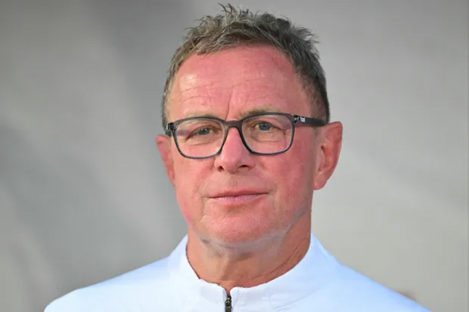Coach Ralf Rangnick "face" MU.