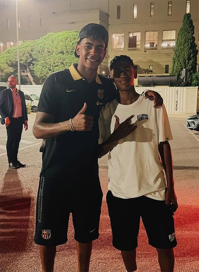 He took photos with another football prodigy, Lamine Yamal