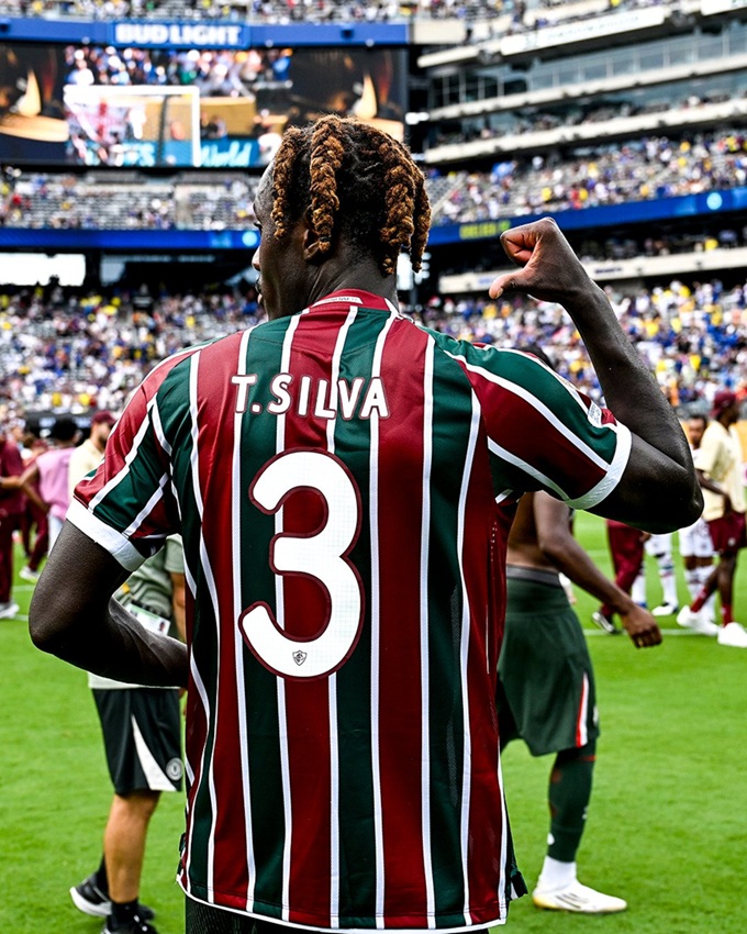 Chalobah changed his shirt with his former teammate Thiago Silva after the victory of Fluminense in the semi -finals