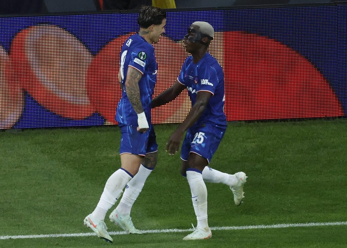 Moises Caicedo and Enzo Fernandez cost Chelsea for more than 200 million pounds when less than 23 years old