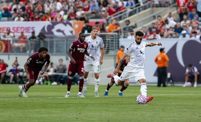 Fernandes made a double for MU