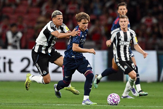 The 15 -year -old midfielder has made Newcastle defense a hard day