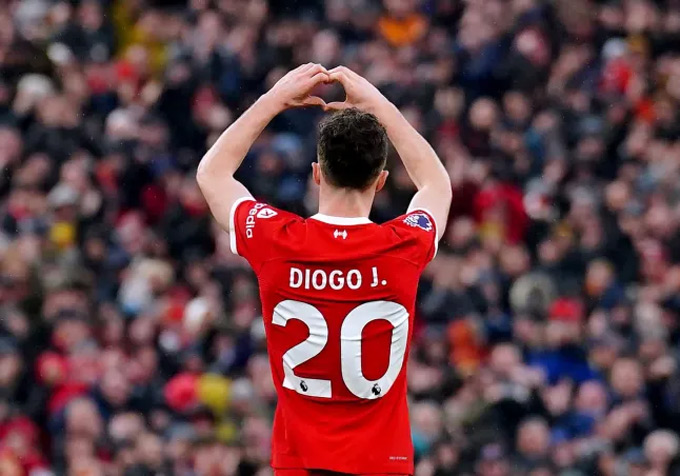 Liverpool fans want the home team to permanently hang Jota's 20 shirt