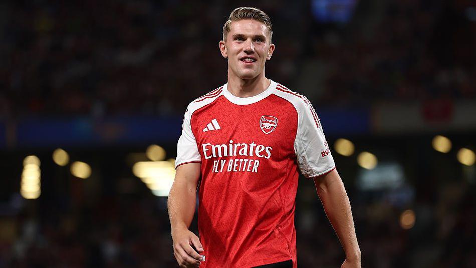 At Arsenal, Gyokeres will become more dangerous when exploiting the gaps to coordinate attacks because Arsenal not only plays wide but also builds the gameplay in the middle of the yard.