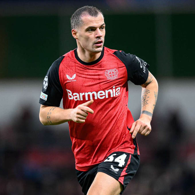 Granit xhaka in Leverkusen shirt