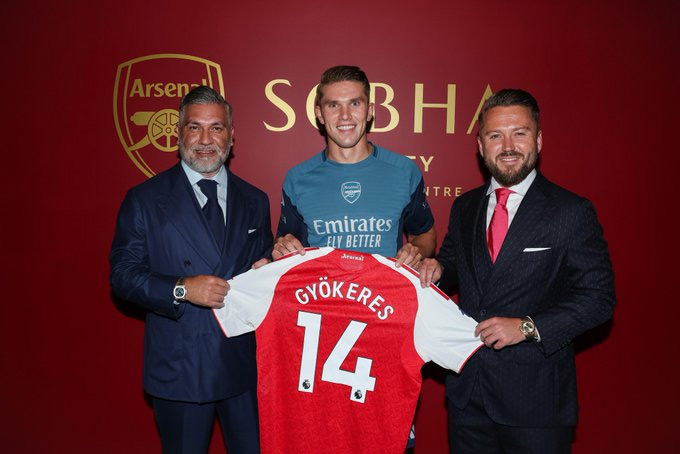 Why does Arsenal need a new striker?