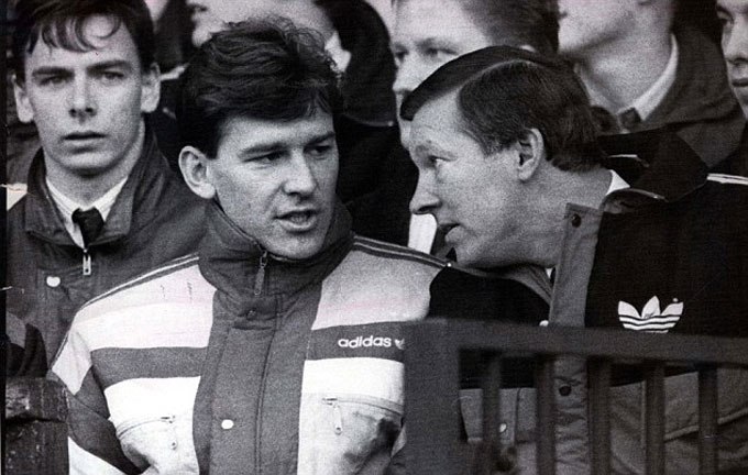 Sir Alex (right) Talk to MU's captain, Bryan Robson