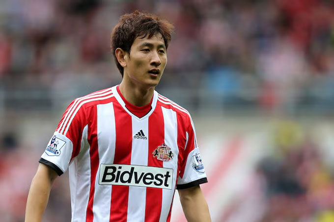   Ji Dong-Won plays quite well in the Sunderland shirt