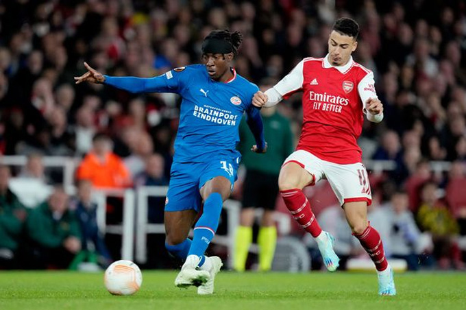The left wing is likely to belong to Madueke (left), in the context of both Martinelli and Trossard are not satisfactory.