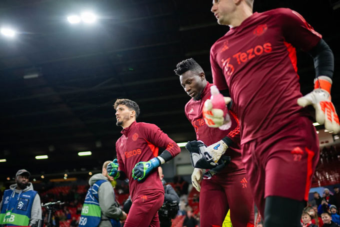 All 3 goalkeepers of MU have problems
