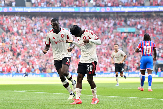 Frimpong celebrate with Konate