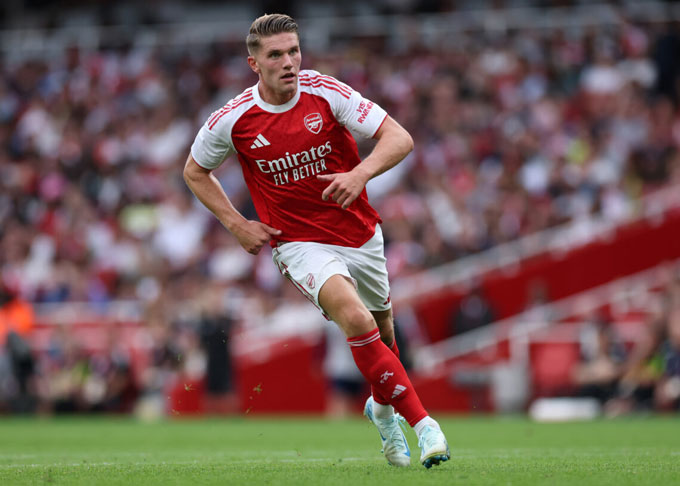 Gyokeres is a tall form 9, running smartly and very good goalscoring