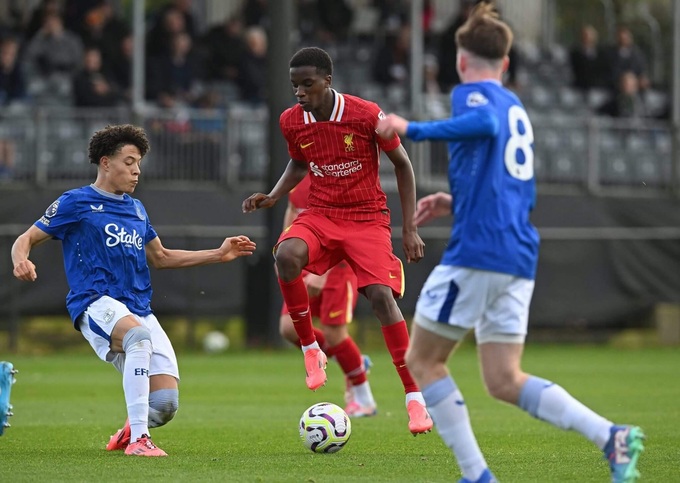 Trey Nyoni (red shirt) is a treasure of Liverpool