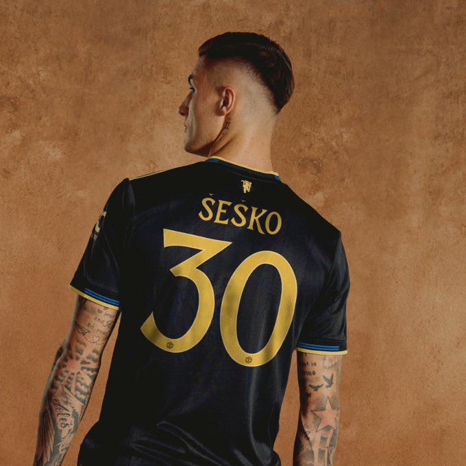 Sesko received the number 30 shirt in MU