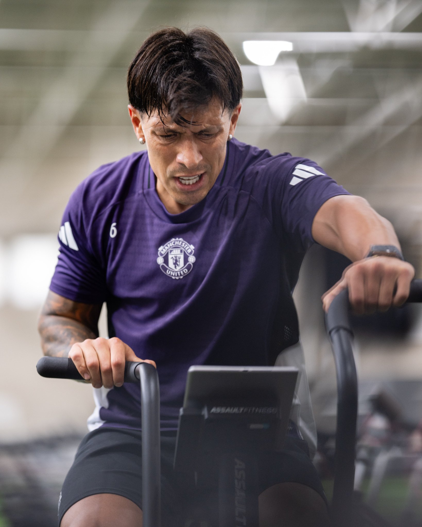 Lisandro Martinez has not been able to return to play for MU