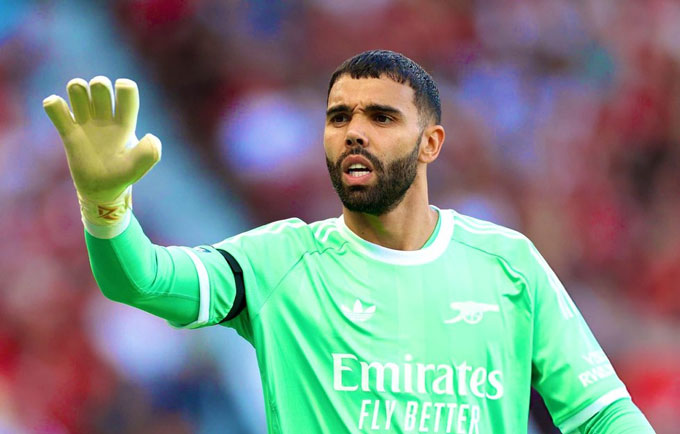 Raya not only saved excellent but also passed the ball well and knew the commander of the defense