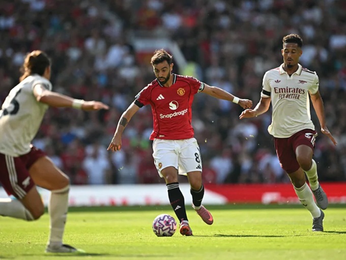 Bruno Fernandes is better at playing with balls rather than not shadow