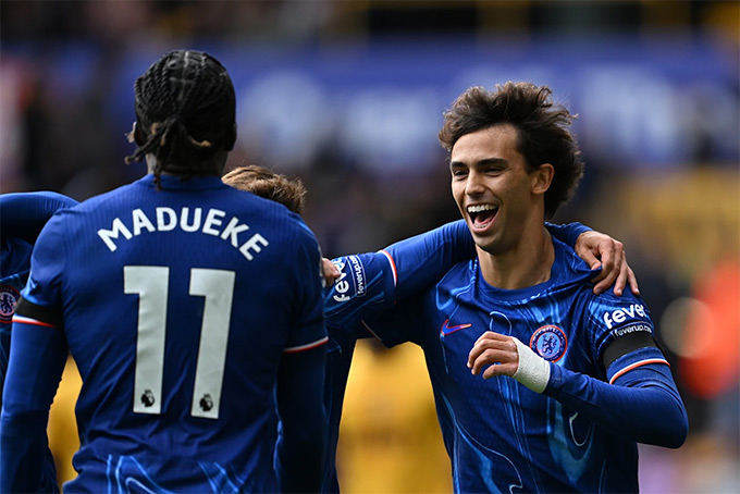 Chelsea earned more than 260 million euros from the seller