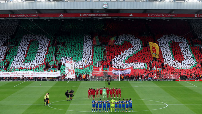 The whole Anfield grateful Jota in the opening match of the Premier League 2025/26