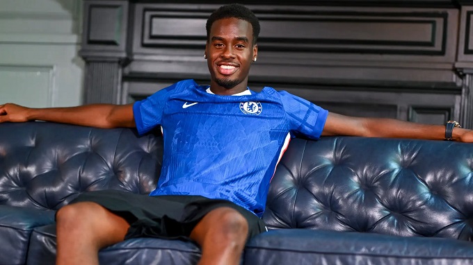 Chelsea gave the legendary shirt to rookie gittens