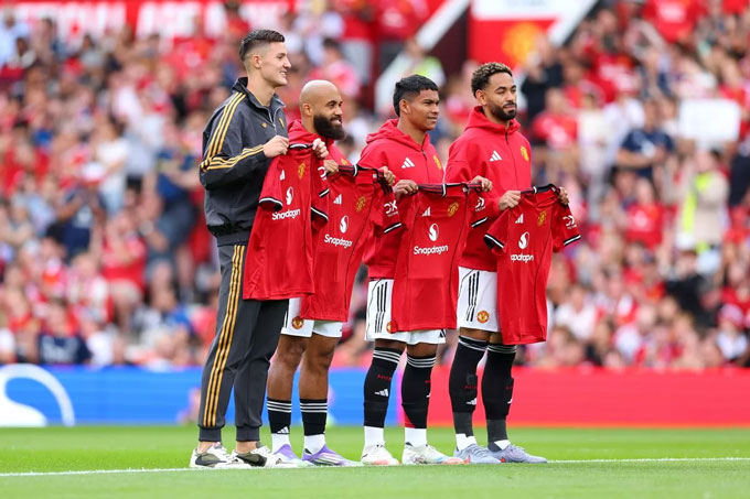 MU has launched 4 rookies at Old Trafford