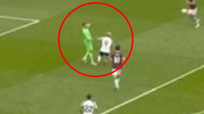 Dubravka hugged the ball for more than 8 seconds according to the new law