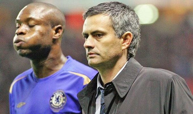 Despite being a pillar in Chelsea's defense, Gallas and Mourinho are only in an unpleasant face